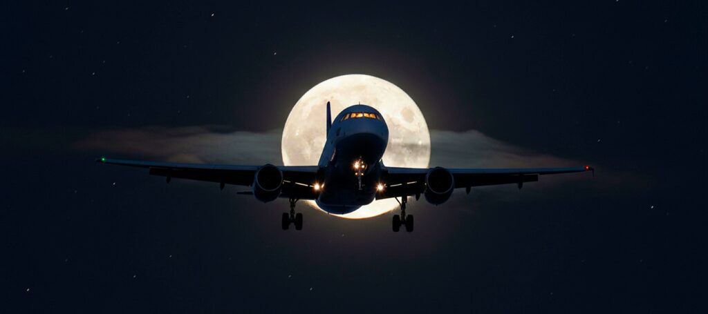 Comparison of night travel costs vs day travel showing red-eye flight savings and overnight bus benefits for budget travelers.