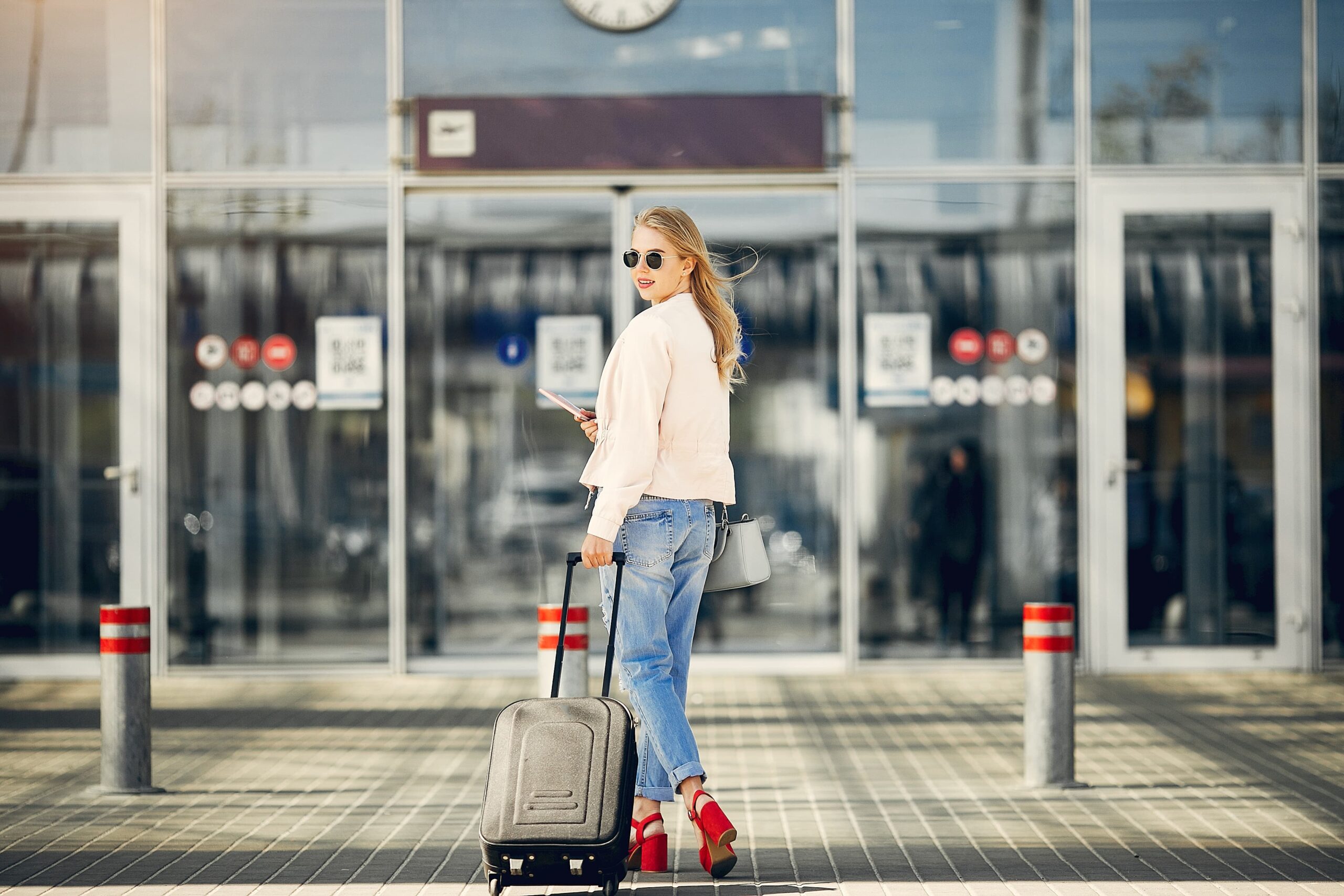 Is It Worth Booking Connecting Flights to Save Money?